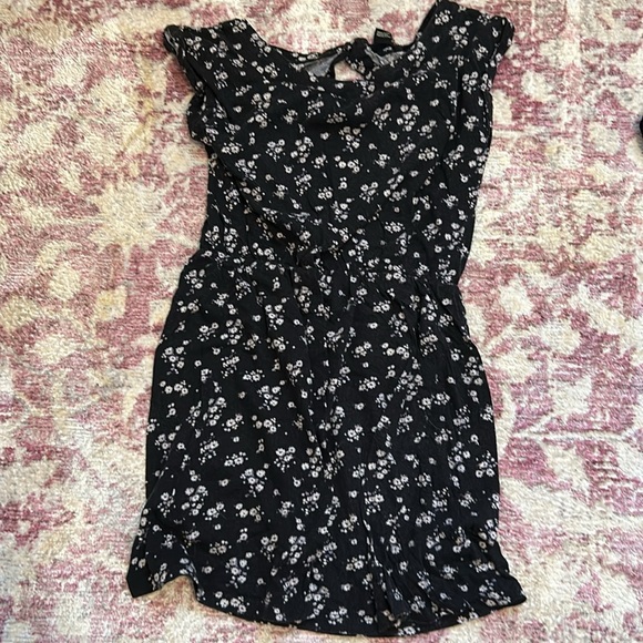 Women’s size small clothing bundle - Picture 4 of 7